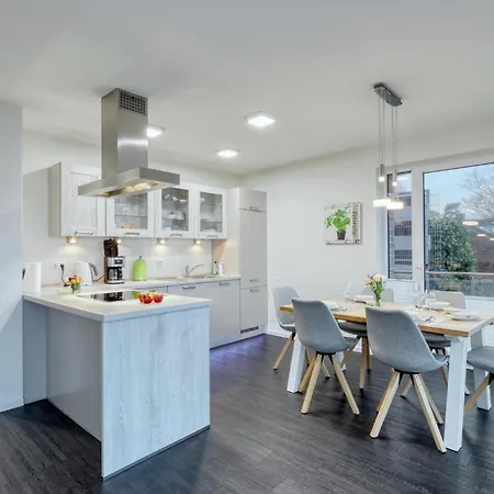 2 Bedroom Front In Apartment