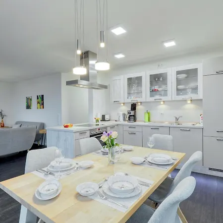 Apartment 2 Bedroom Front In