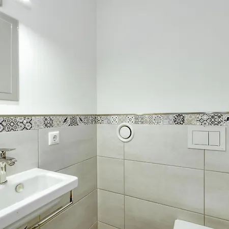 2 Bedroom Front In